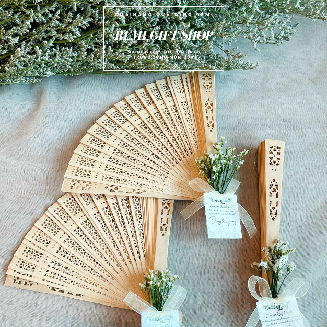 Mẫu 1 - Quạt gỗ, quà tặng quạt gỗ đám cưới hỏi đầy sang trọng, thanh lịch - Ảnh 9