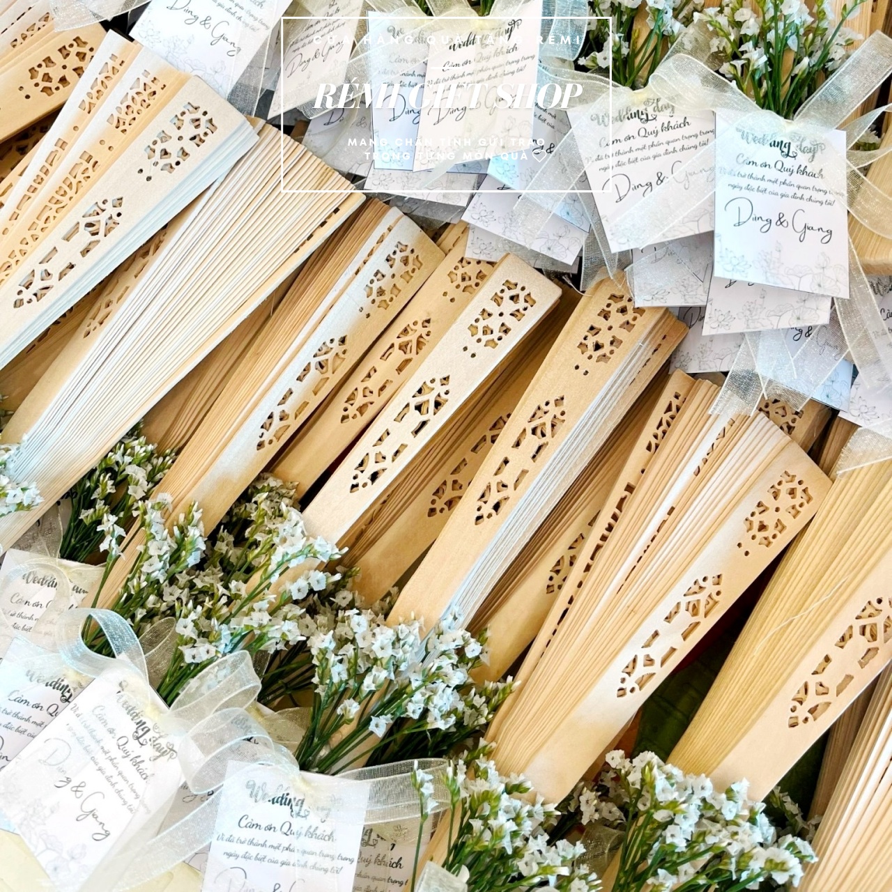 Mẫu 1 - Quạt gỗ, quà tặng quạt gỗ đám cưới hỏi đầy sang trọng, thanh lịch - Ảnh 5