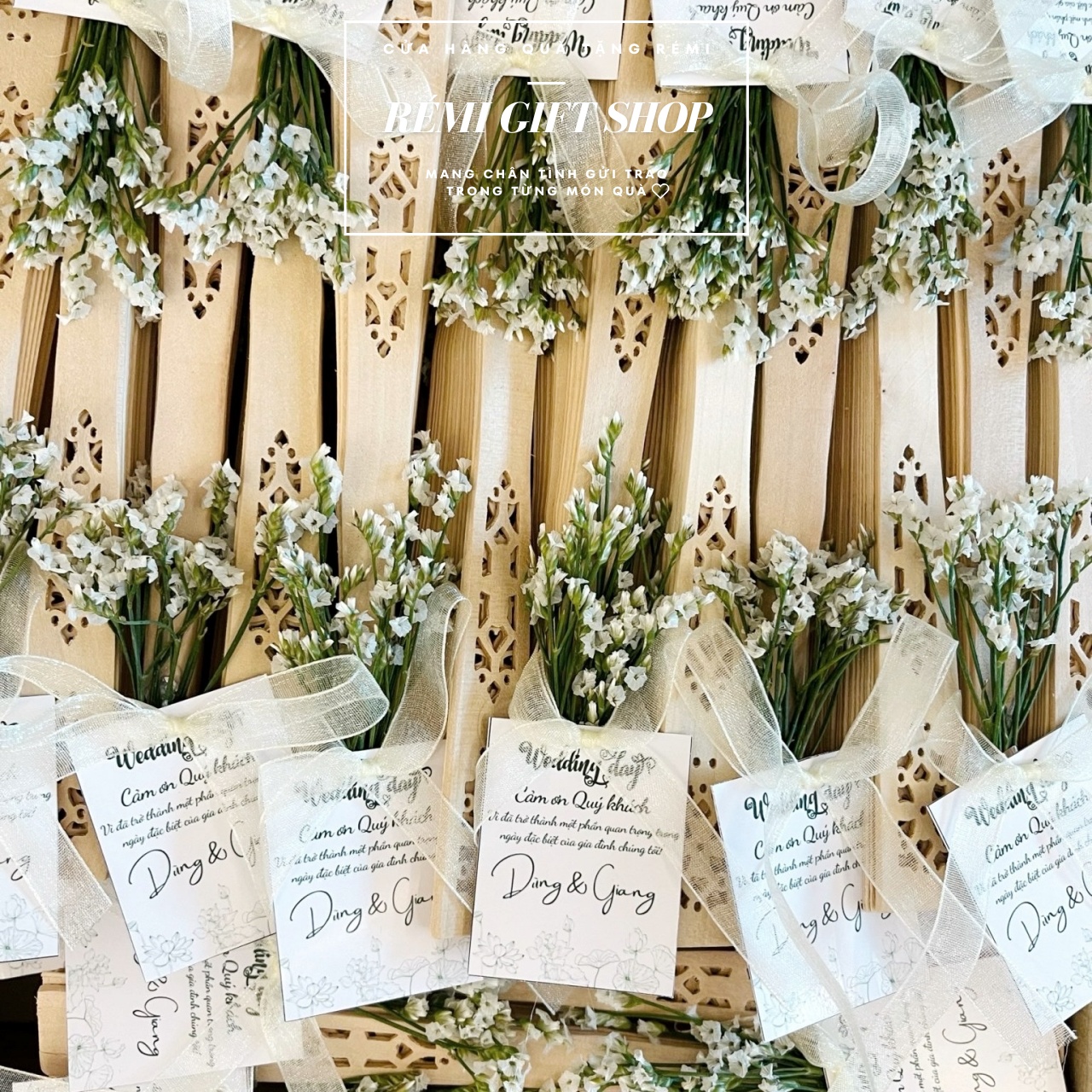 Mẫu 1 - Quạt gỗ, quà tặng quạt gỗ đám cưới hỏi đầy sang trọng, thanh lịch - Ảnh 2