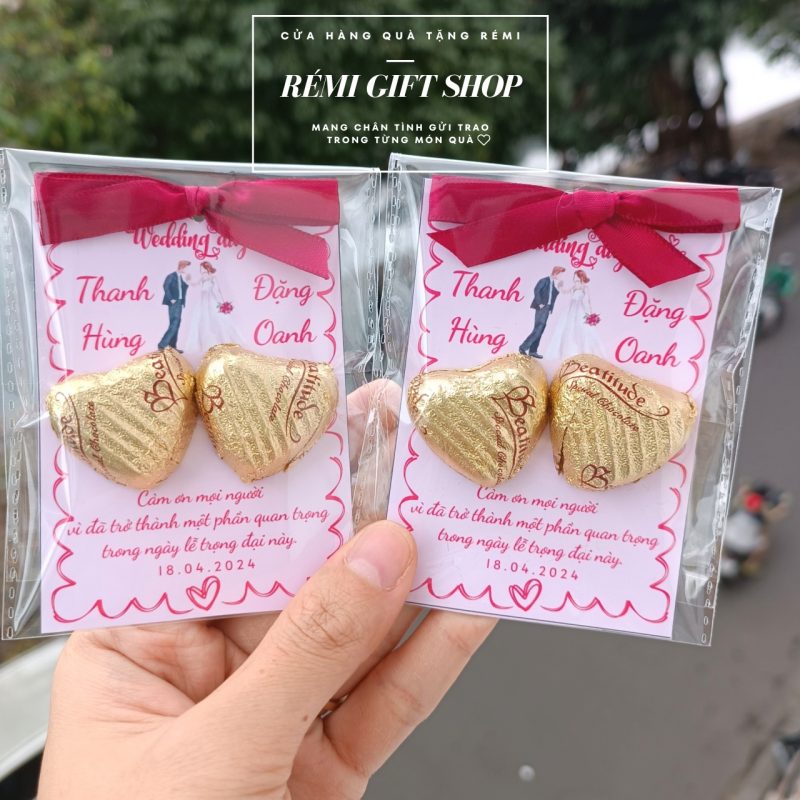 Thiệp quà 2 sô cô la thắt nơ