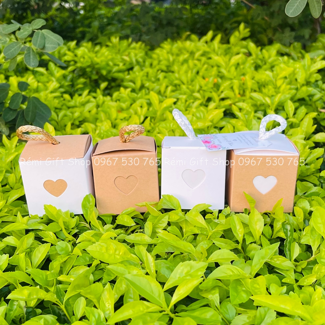Bộ hộp quà tặng kraft thiết kế hình trái tim có quai xách