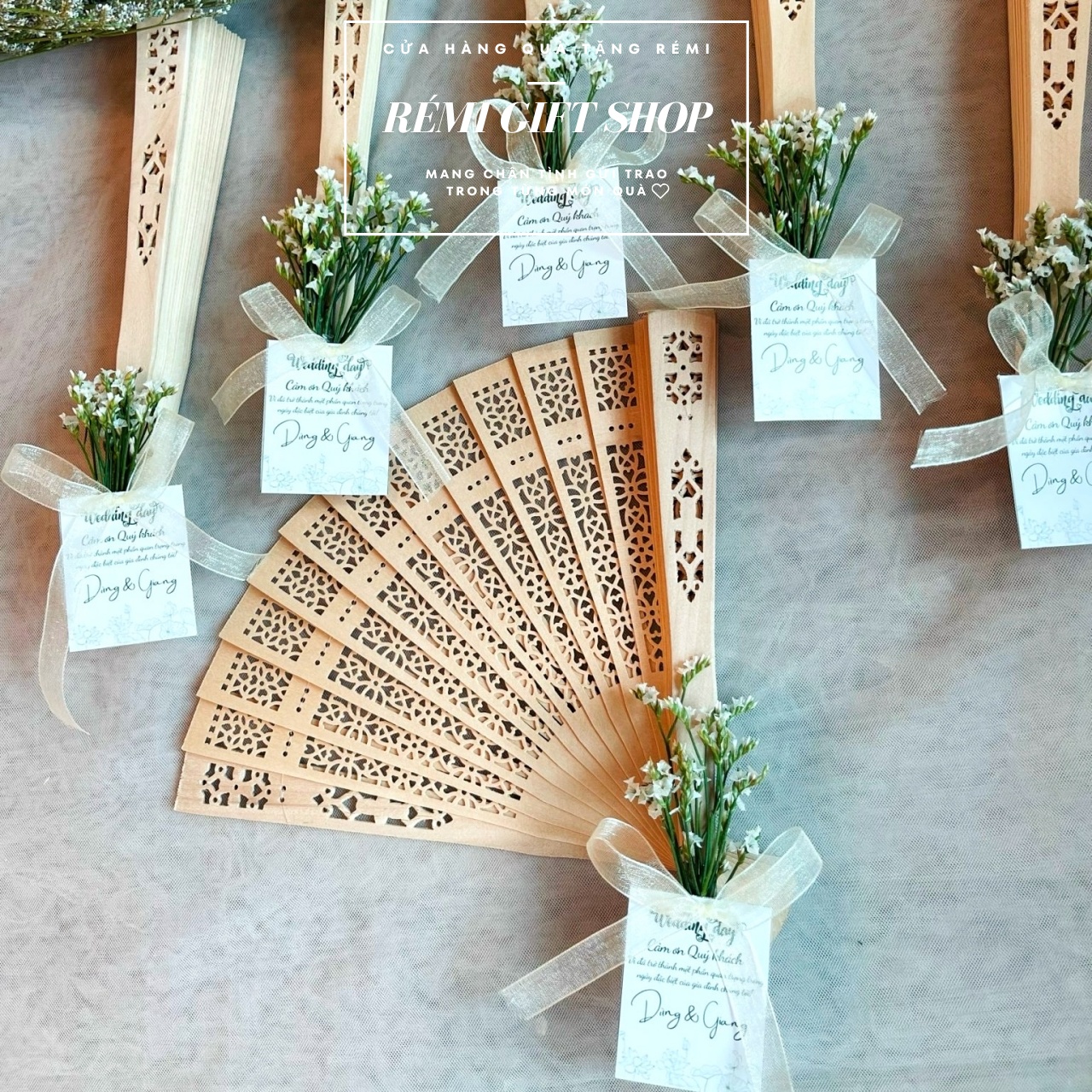 Mẫu 1 - Quạt gỗ, quà tặng quạt gỗ đám cưới hỏi đầy sang trọng, thanh lịch - Ảnh 4
