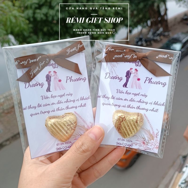 Thiệp tag cảm ơn một viên socola trái tim thắt nơ sang trọng thanh lịch
