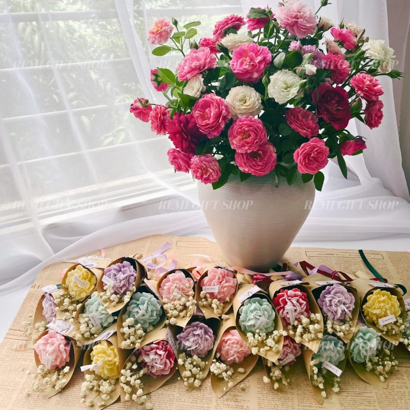quà tặng nến thơm cẩm chướng