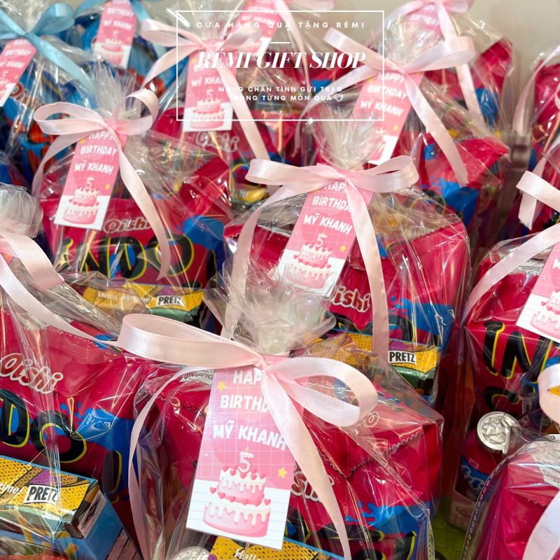 set quà tặng bánh kẹo cho bé - quà tặng sinh nhật bé Mỹ Khanh 5 tuổi