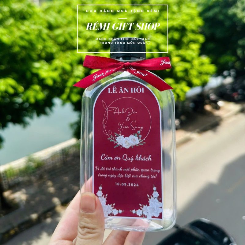 Mẫu 3: Chai nước bày bàn tiệc đám cưới, sự kiện, event 330ml