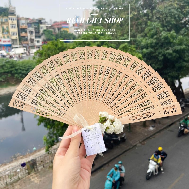 Mẫu 2 - Quạt gỗ, quà tặng quạt gỗ đám cưới hỏi đầy sang trọng, thanh lịch - Ảnh 6