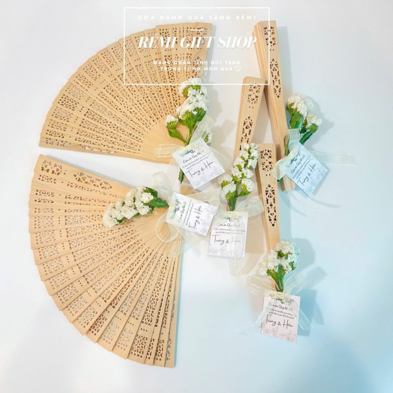 Mẫu 2 - Quạt gỗ, quà tặng quạt gỗ đám cưới hỏi đầy sang trọng, thanh lịch - Ảnh 13