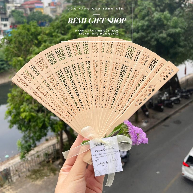 Mẫu 2 - Quạt gỗ, quà tặng quạt gỗ đám cưới hỏi đầy sang trọng, thanh lịch - Ảnh 11