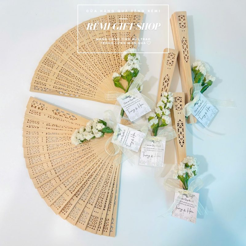 Mẫu 2 - Quạt gỗ, quà tặng quạt gỗ đám cưới hỏi đầy sang trọng, thanh lịch - Ảnh 9