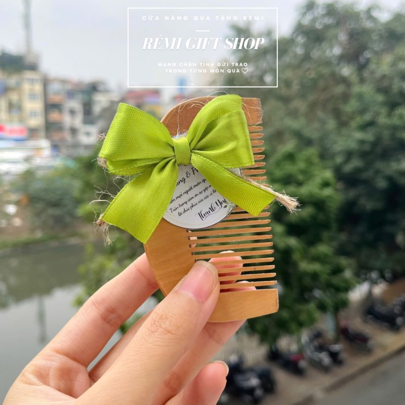 Mẫu 1 - Quà tặng lược gỗ