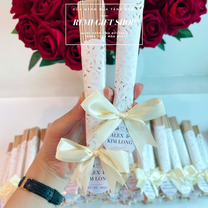 quạt gỗ - quà tặng đám cưới 03.03 Alex - Kim Long