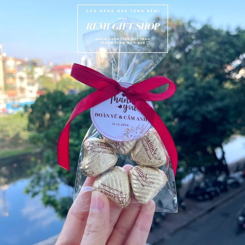 Túi quà tặng 5 kẹo sô cô la kèm tag thiết kế thắt nơ - quà tặng khách mời sự kiện, event, đám cưới...