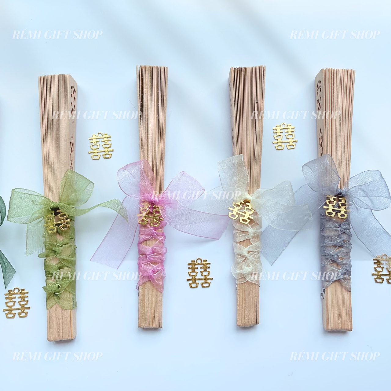 quà tặng quạt gỗ