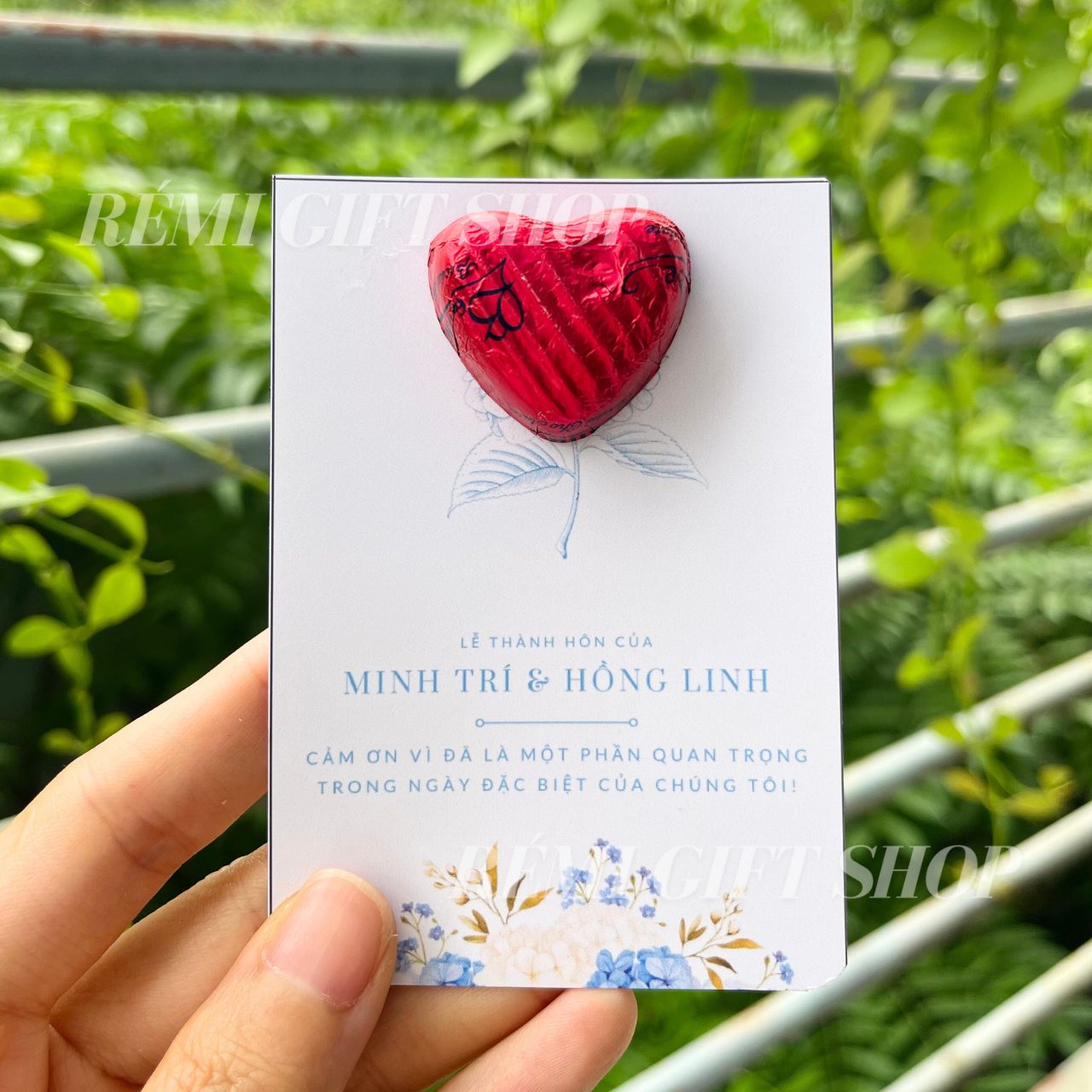 Thiệp sô cô la trái tim đỏ