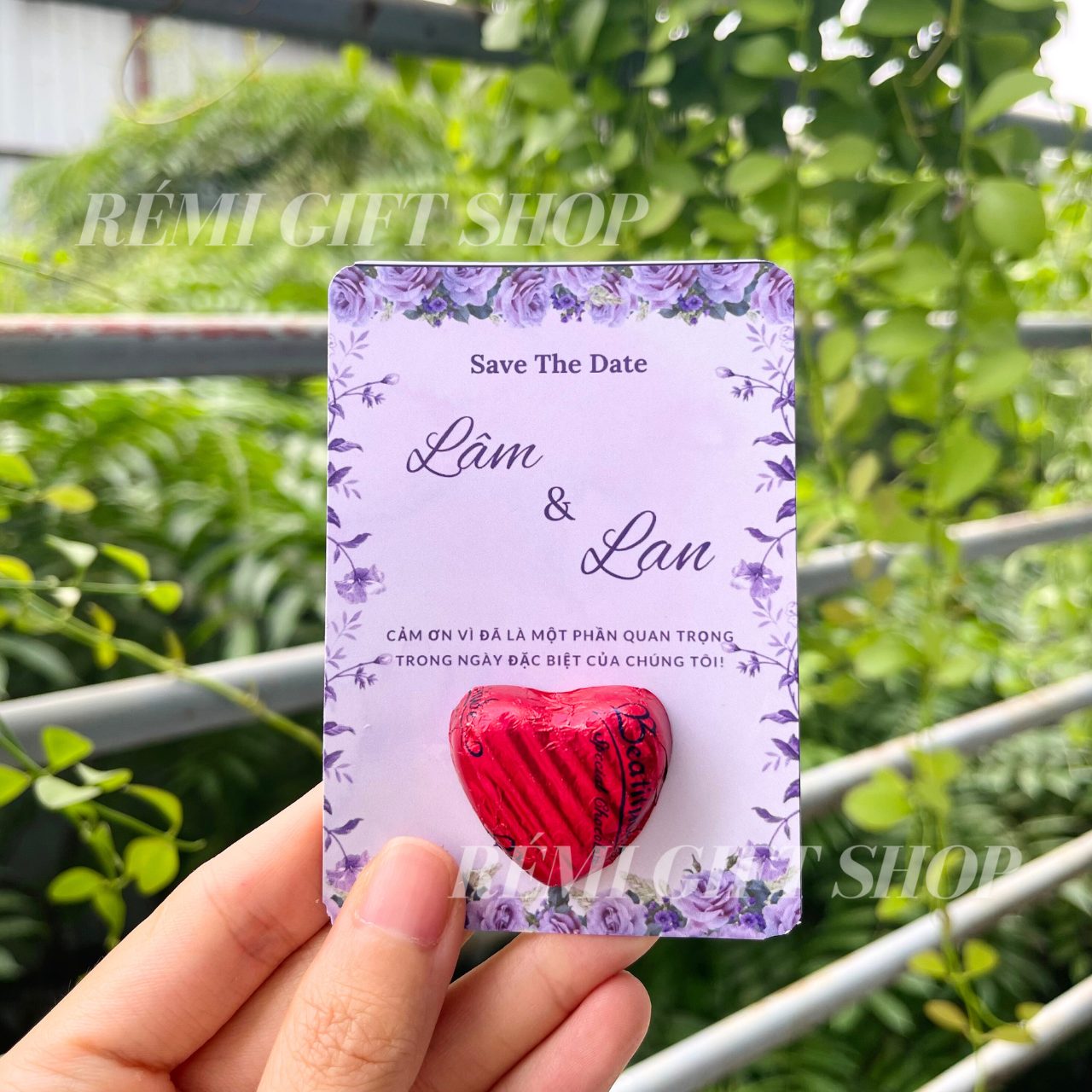 Thiệp sô cô la trái tim đỏ