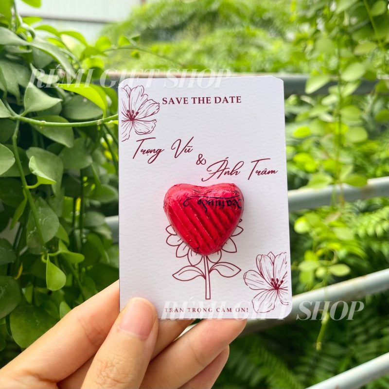 Thiệp sô cô la trái tim đỏ