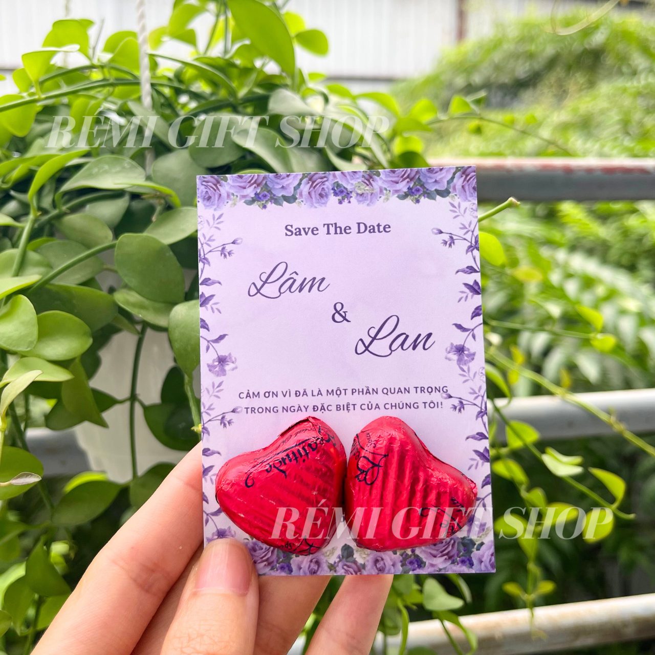 Thiệp sô cô la trái tim đỏ