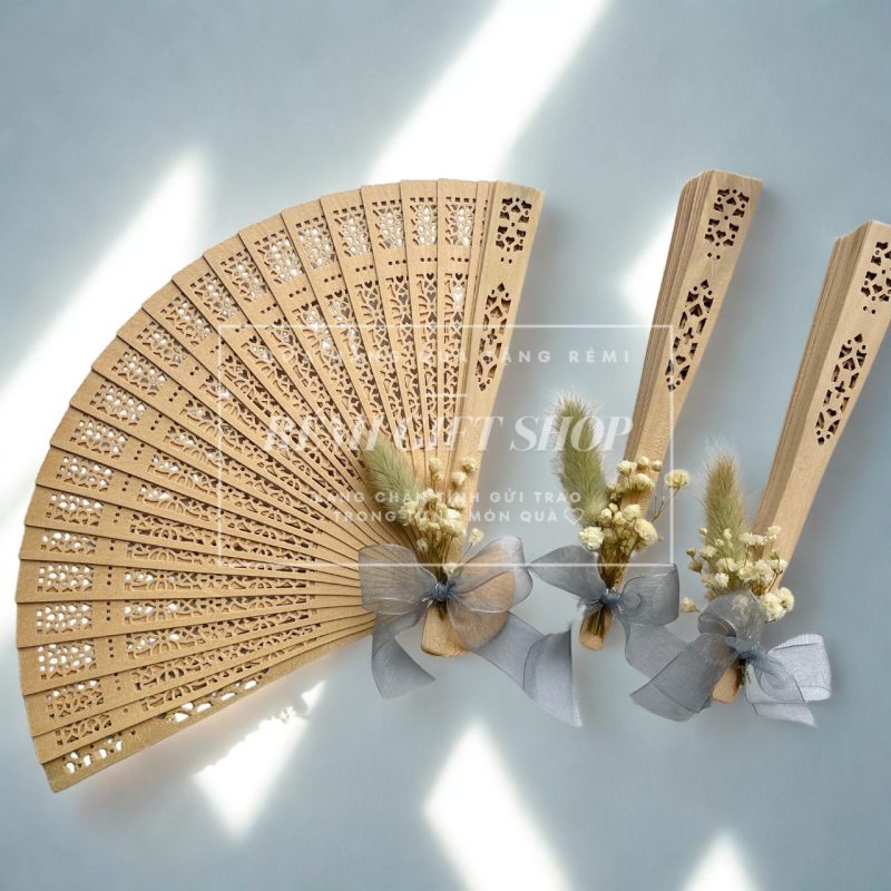 quà tặng quạt gỗ