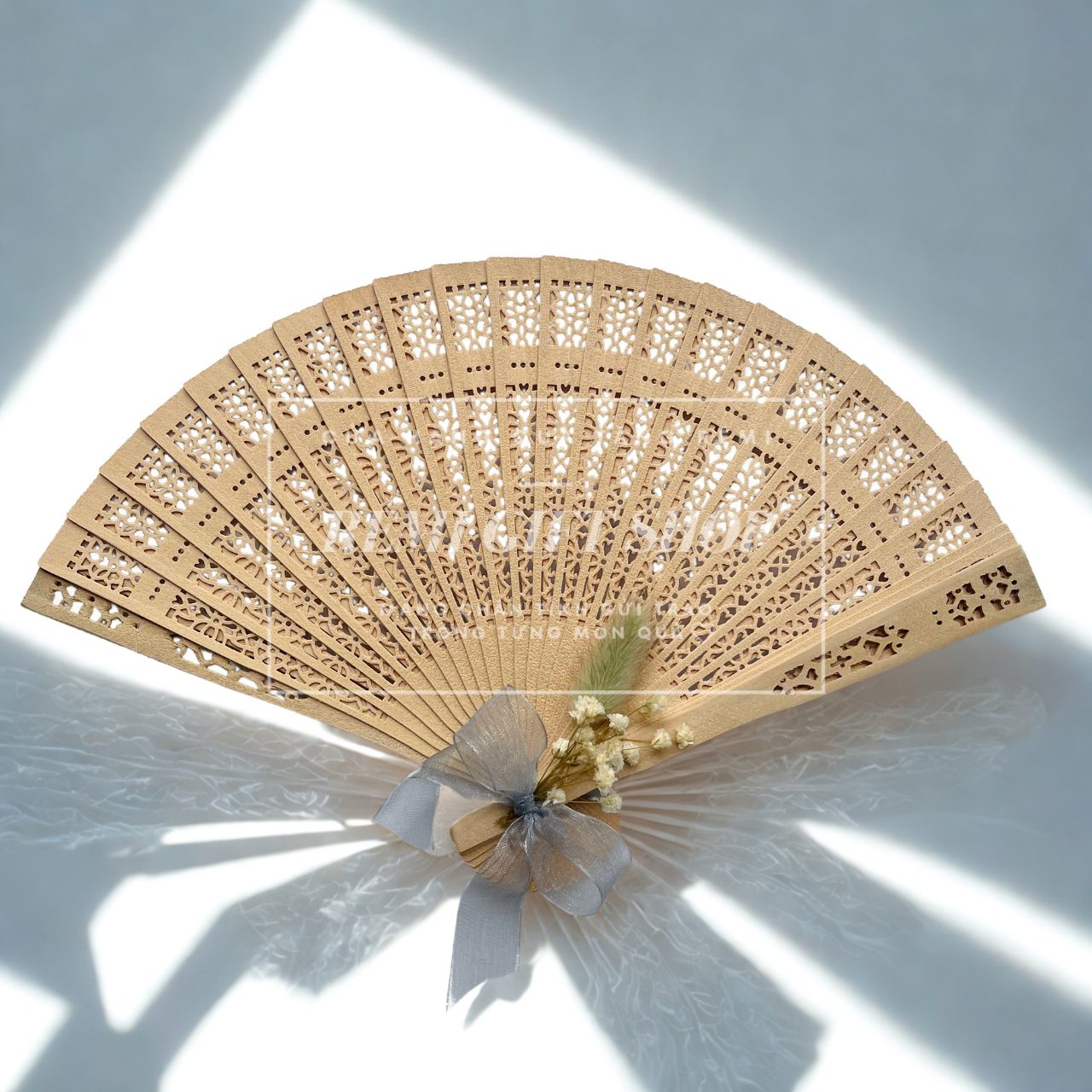quà tặng quạt gỗ