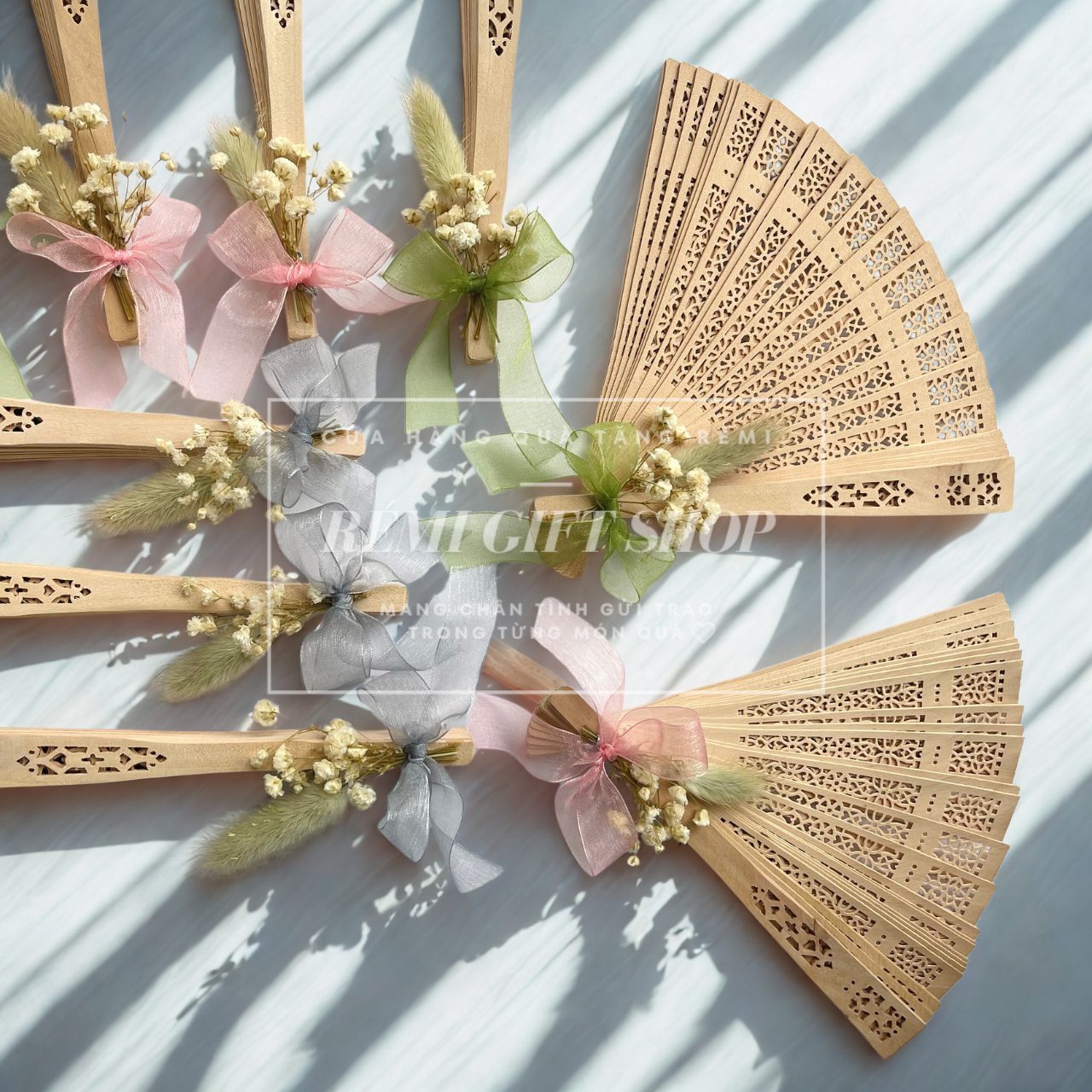 quà tặng quạt gỗ