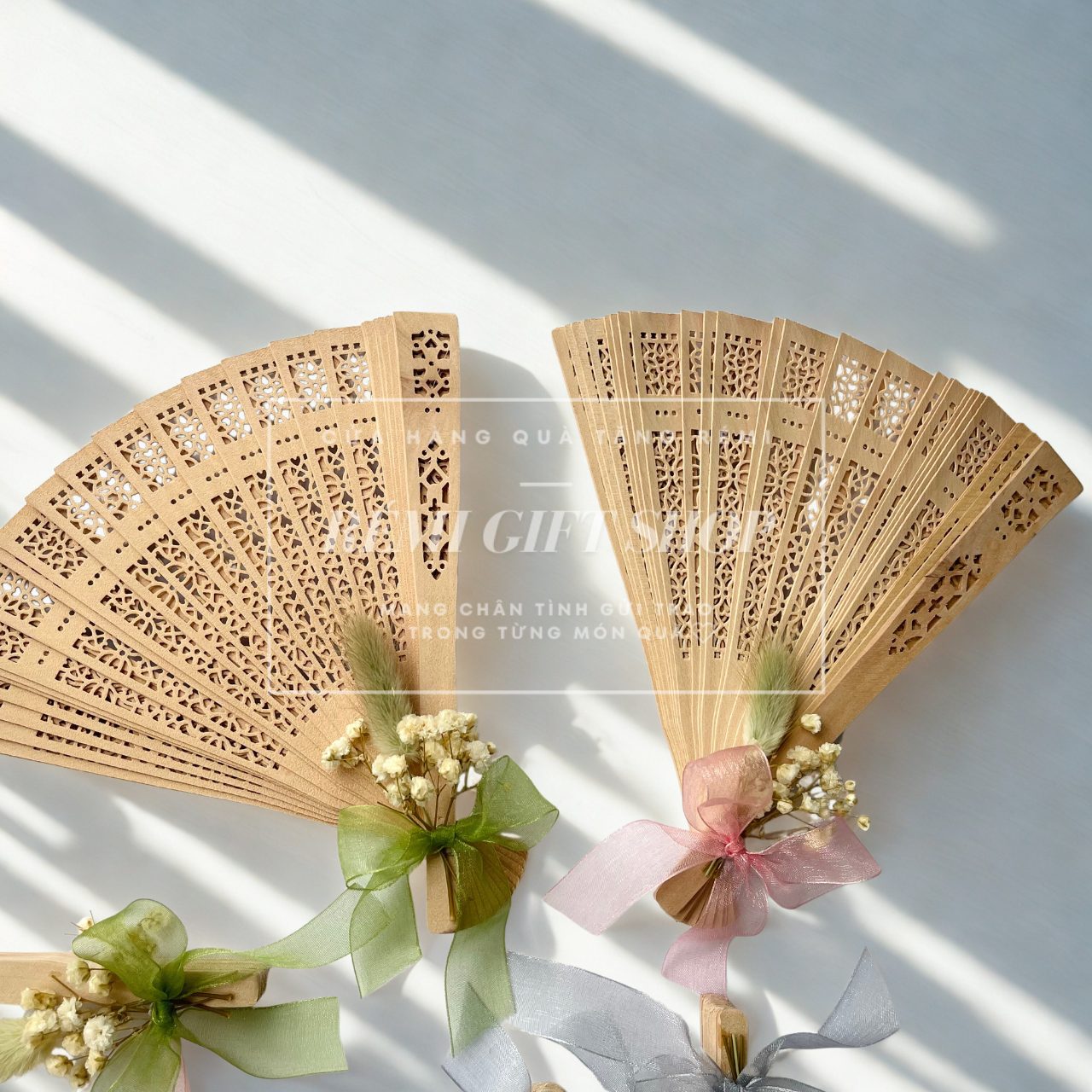 quà tặng quạt gỗ