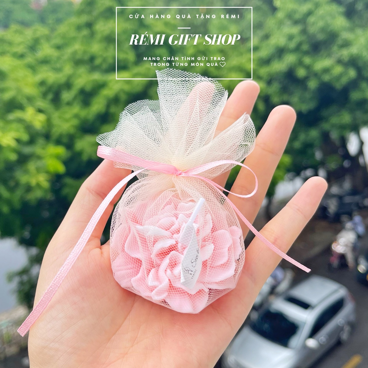 nến thơm hình bông hoa hương thơm ngào ngạt