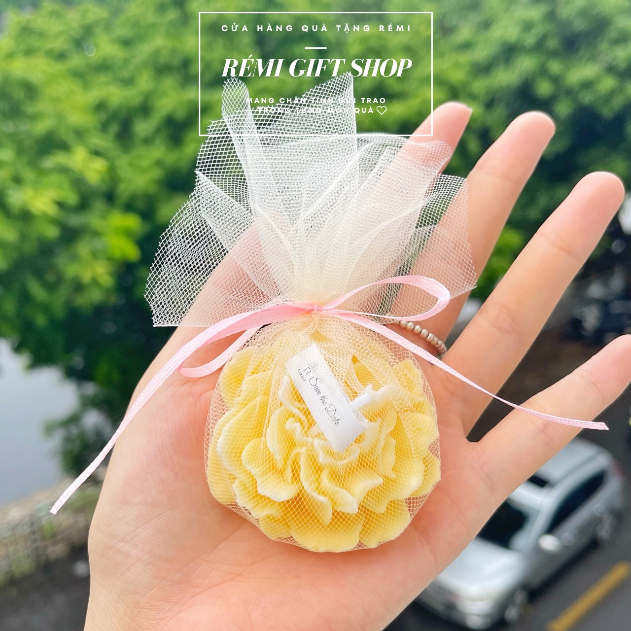nến thơm hình bông hoa hương thơm ngào ngạt
