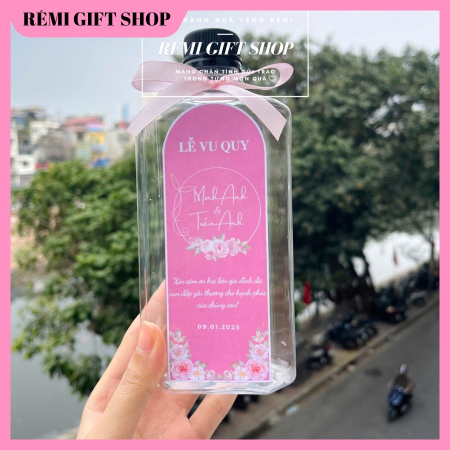 chai nước bày bàn tiệc
