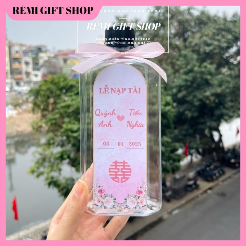 chai nước bày bàn tiệc