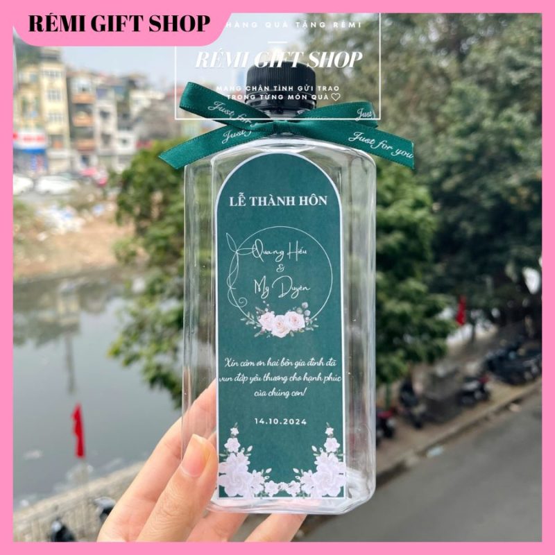 chai nước bày bàn tiệc
