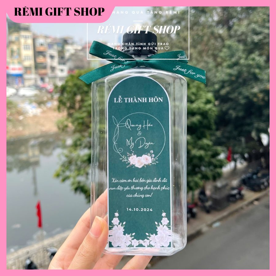 chai nước bày bàn tiệc