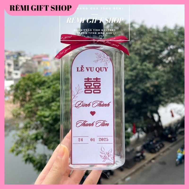 chai nước bày bàn tiệc