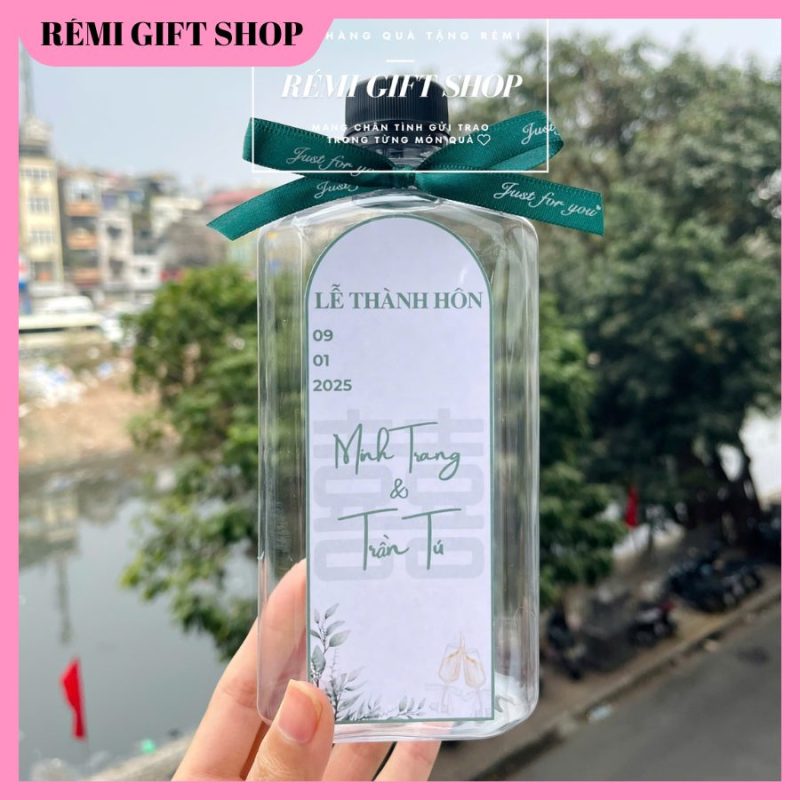 chai nước bày bàn tiệc