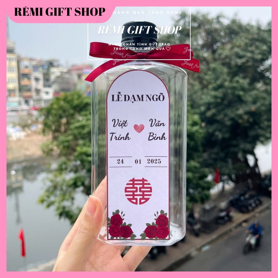 chai nước bày bàn tiệc