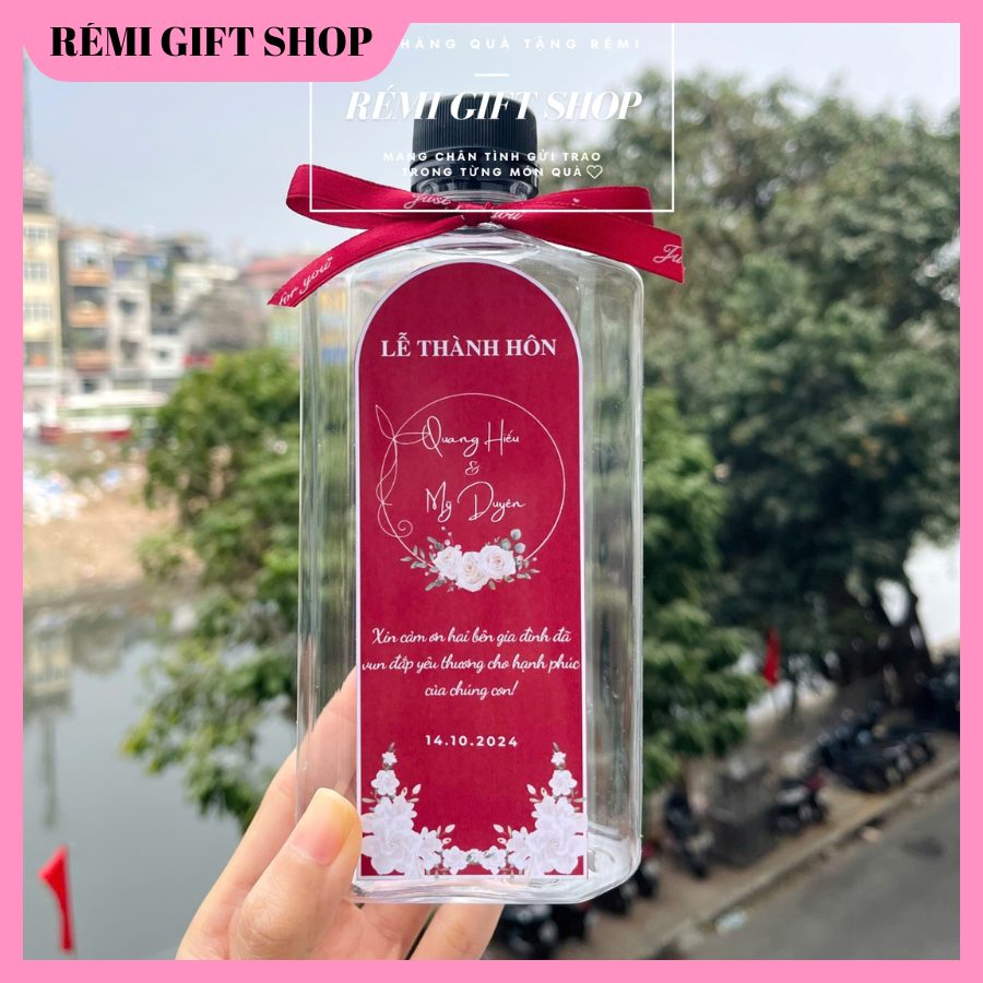 chai nước bày bàn tiệc