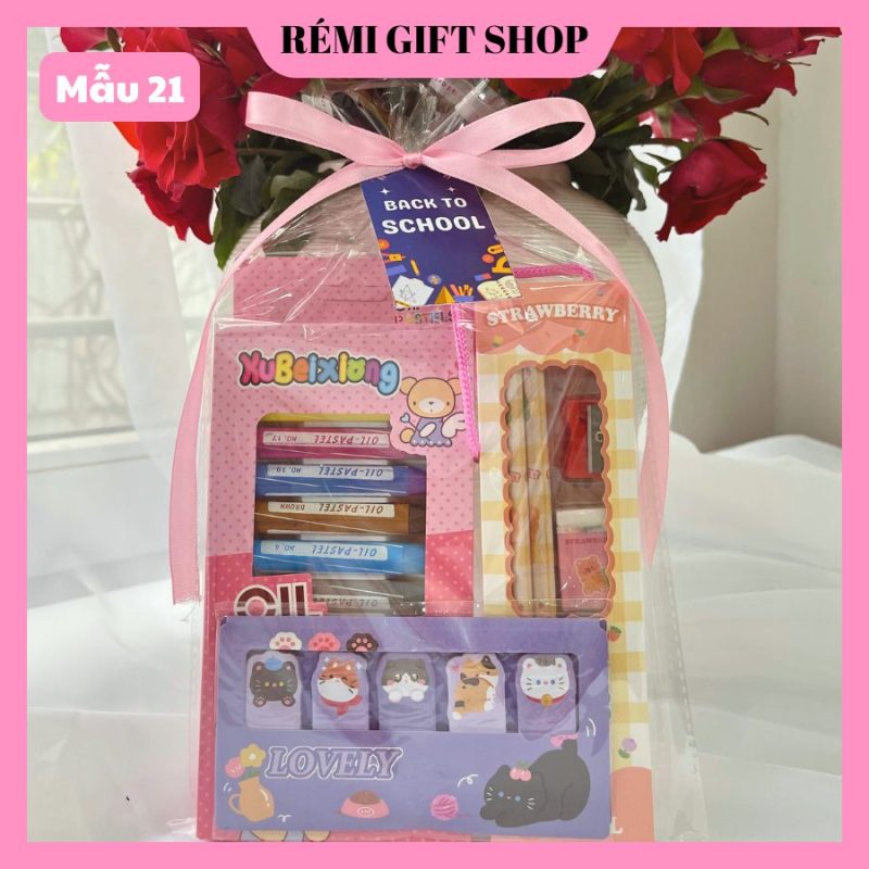 Set quà tặng bánh kẹo & đồ dùng học tập cho bé
