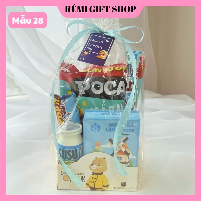 Set quà tặng bánh kẹo & đồ dùng học tập cho bé
