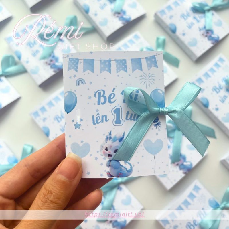 quà tặng tiệc thôi nôi cho bé