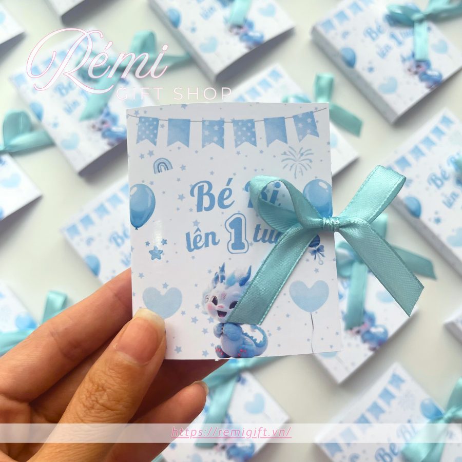 quà tặng tiệc thôi nôi cho bé