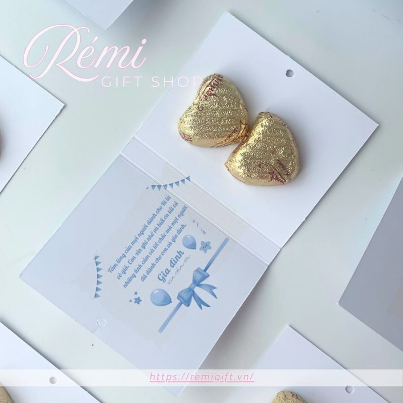 quà tặng tiệc thôi nôi cho bé